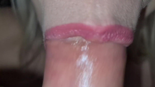 Она использует мою сперму как гель для душа