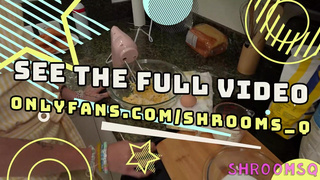 Юная сводная сестра Грибы Q нуждается в глазури от сводного брата для продажи выпечки