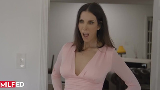 Смотрите, как Busty милфы Ryan Keely и Shay Sights в самом диком и озорном сексе втроем