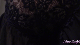 Aunt Judy's - Ловлю свою возбужденную мачеху-толстушку Montse Swinger за мастурбацией (POV)