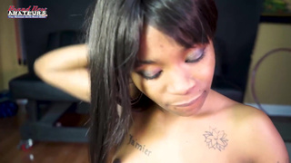 Миниатюрная экзотическая брюнетка Evelyn сосет твердый член и трахается в киску!