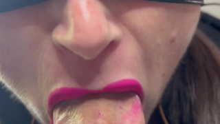 Lana использует свое горло, чтобы высосать каждую каплю спермы из счастливчика - 69 THROATPIE!