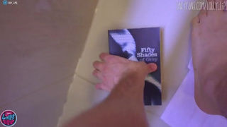 Девушка застала за дрочкой на книгу 50 оттенков серого