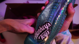Daisy Deep - Unboxing Mr. Hankeys HungerFF, Hentai and