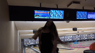 ATKGirlfriends - Violet Viper - Bowling 1