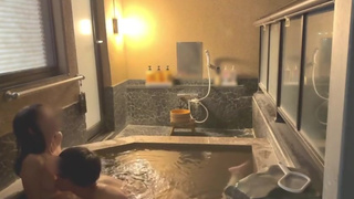 First hot spring trip♡SEX in a stylish open-air bath at night♡Japanese amateur hentai