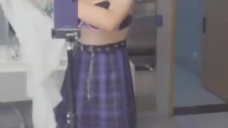 伪娘 // 公厕露出玩飞机杯，结果秒射