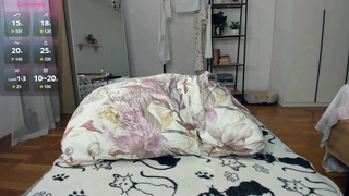 Tattooed Blonde in Glasses Masturbates on Bed
