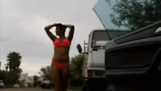 French Shaved Hair Brunette Girl Naked On Public Parking - Nue en publique