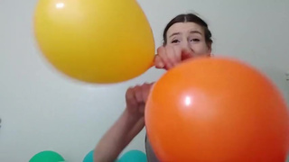 Gypsy Dolores plays with balloons, funny attempt on a balloon fetish video
