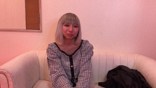 派手髪フリーターまゆかちゃんのノーハンドフェラ→ごっくん①。No-hands blowjob by flashy-haired freelancer Mayuka → drinking sperm①.