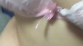 A friend who has sex and feels more than usual even though there is a mom next to me