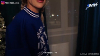 Stepmom lærer hendes jomfru søn at kneppe. Hot mom give mig en køn dukke og sig selv for det nye år