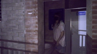 伪娘 热裤过膝袜 深夜公厕裸体露出自慰 把射满精液的内衣穿在身上