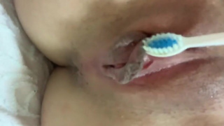 Let's go with an electric toothbrush! Hikuhiku Omanko ♡