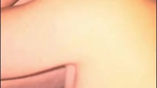 Junge Freundin genießt es von zwei großen Schwänzen verwöhnt zu werden. ????????????