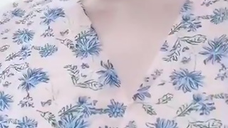 [Outdoor masturbation] A perverted Japanese who secretly exposes pussy in a residential area and is