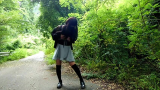 【Accident】Honoka suddenly encounters a hunter during an outdoor exposure.