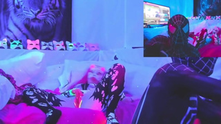 @SexyNeonKitty Anti gwen Spider Gwen squirting and fucked by Spiderman Live on Chaturbate