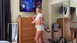 Older Step Sis Takes Over My Room - Layla Kelly