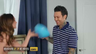 Brazzers - Phoenix Marie Gives Small Hands A Handjob But They Get Caught By His Gf Aften Opal