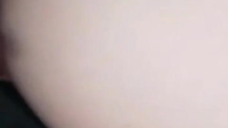 Il mio vicino di casa mi scopa e poi mi riempie di sborra la faccia