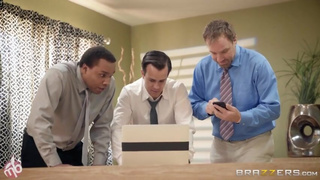 Brazzers - Ariella Ferrera – Honey, It’s A Motorbunny