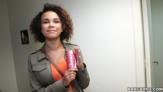 Black Girl Raven Wants To Try Out The Glory Hole (ghl14900)