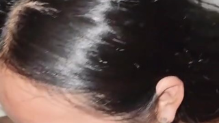 Amiga! Deja de vender dulces, mejor te doy una buena cantidad y vamos a coger en los baños públicos